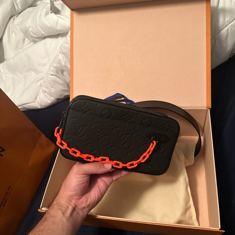 LV employee exclusive pack with Belt. New, never used.